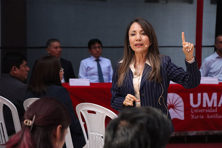 Brindando conferencia internacional con alumnos UMA